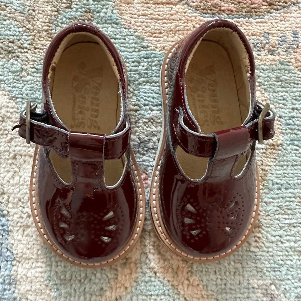 Young Souls leather t-strap. Made in Portugal. Size 5T/21.